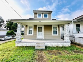 120 W Garrett St in Louisville, KY - Building Photo