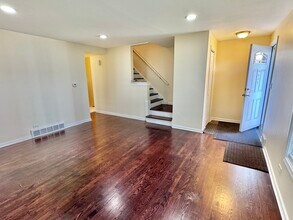 9038 Niles Center Rd in Skokie, IL - Building Photo - Building Photo