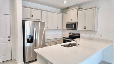 9875 Walkway Dr in Orlando, FL - Building Photo - Building Photo