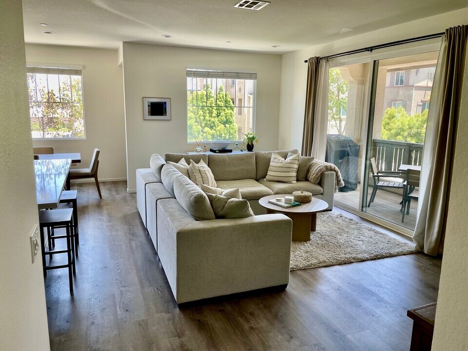 1601 Santa Carolina in San Diego, CA - Building Photo