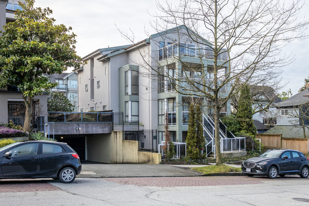 Jade Court in Vancouver, BC - Building Photo