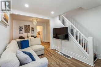 162 Olive Ave in Oshawa, ON - Building Photo - Building Photo