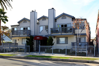 1035 Raymond in Long Beach, CA - Foto de edificio - Building Photo