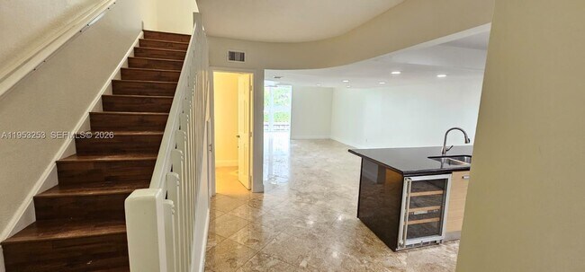 3745 NE 171 St in North Miami Beach, FL - Building Photo - Building Photo