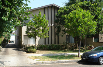 628 E Cedar Ave in Burbank, CA - Building Photo - Building Photo