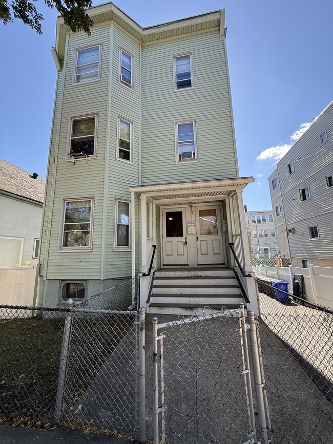 property at 889 Saratoga St