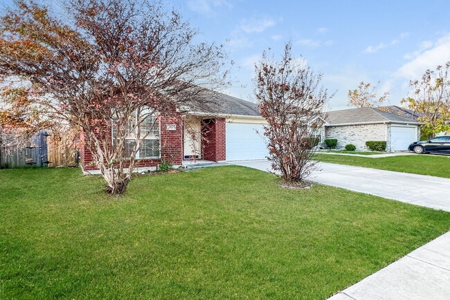 1011 Caliente Dr in Grand Prairie, TX - Building Photo - Building Photo