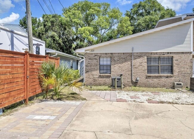 321 Woodham Ct