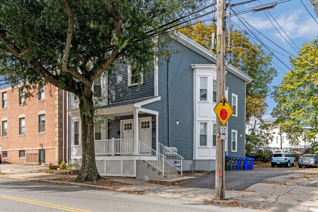 120 Pitman St, Unit 3 in Providence, RI - Building Photo
