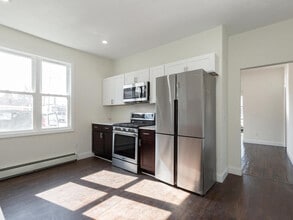 35 Valley St, Unit #2 in Providence, RI - Foto de edificio - Building Photo