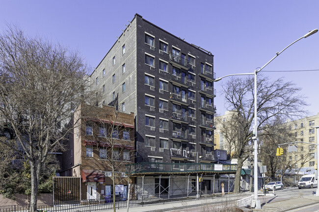 1285 Edward L. Grant Hwy in Bronx, NY - Building Photo - Primary Photo