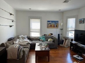 27 Brackett St, Unit 2 in Boston, MA - Building Photo - Building Photo