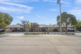 900 Beechnut Ave in Tracy, CA - Building Photo - Building Photo