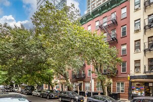 328 E 73rd St in New York, NY - Building Photo