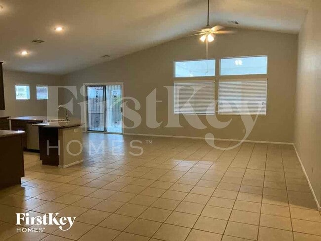 2209 Meadow Green Ave in North Las Vegas, NV - Foto de edificio - Building Photo