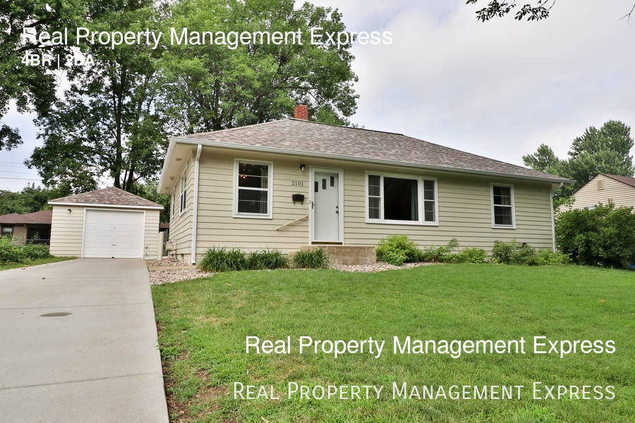 Beautiful 4 bedroom 2 bathroom single fami in Sioux Falls, SD - Building Photo