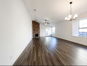 2109 Woodland Oaks Dr in Arlington, TX - Building Photo - Building Photo