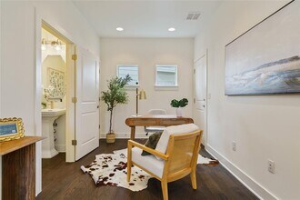 2708 Halcyon Dr in Austin, TX - Building Photo - Building Photo