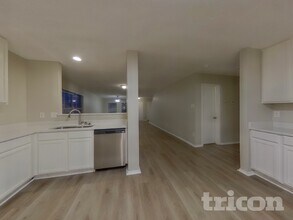 4877 Trail Hollow Dr in Fort Worth, TX - Foto de edificio - Building Photo