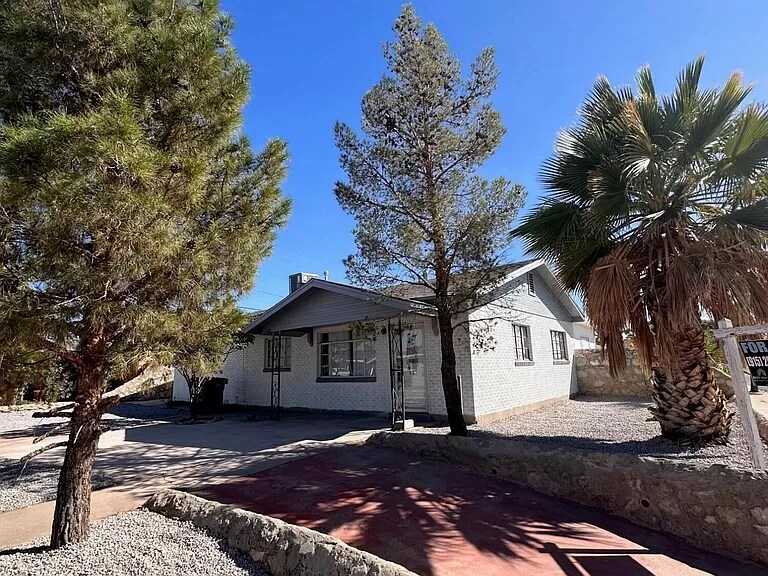 8100 Sandland Dr in El Paso, TX - Building Photo