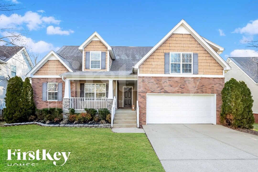 1270 Chapmans Retreat Dr, Unit 0615 in Spring Hill, TN - Foto de edificio