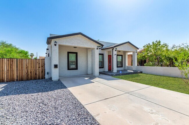 1141 E Portland St in Phoenix, AZ - Foto de edificio - Building Photo