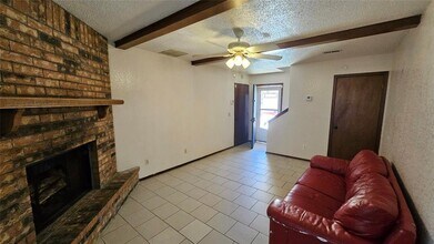 8300 NW 10th St in Oklahoma City, OK - Building Photo - Building Photo