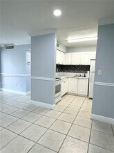 9405 SW 76th St in Miami, FL - Building Photo - Building Photo