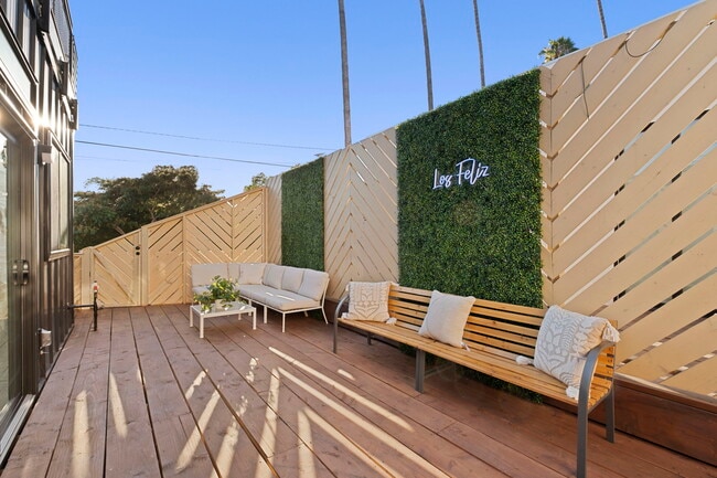 1570 Myra Ave, Unit 1570.5 in Los Angeles, CA - Foto de edificio - Building Photo