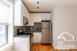 2424 N Kedzie Blvd, Unit 114 in Chicago, IL - Building Photo