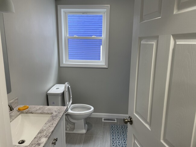 42 Arch St, Unit Room 1 in Providence, RI - Building Photo - Building Photo