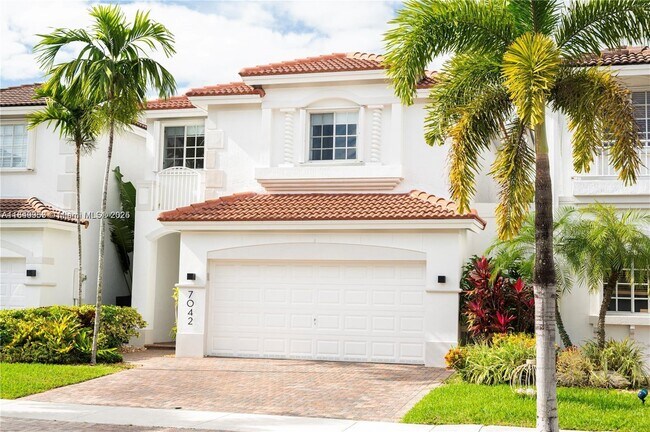 7042 NW 114th Ct in Doral, FL - Building Photo - Building Photo
