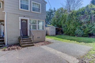 2716 SW Custer St in Portland, OR - Building Photo - Building Photo