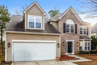 5112 Kiev Dr in Charlotte, NC - Foto de edificio - Building Photo
