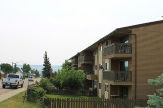 Ridgeview Apartments in Dawson Creek, BC - Building Photo - Building Photo