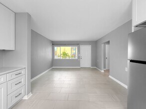 17615 Lee Ave in Redington Shores, FL - Building Photo - Building Photo