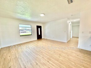 2517 Royal Palm Dr in Edgewater, FL - Building Photo - Building Photo