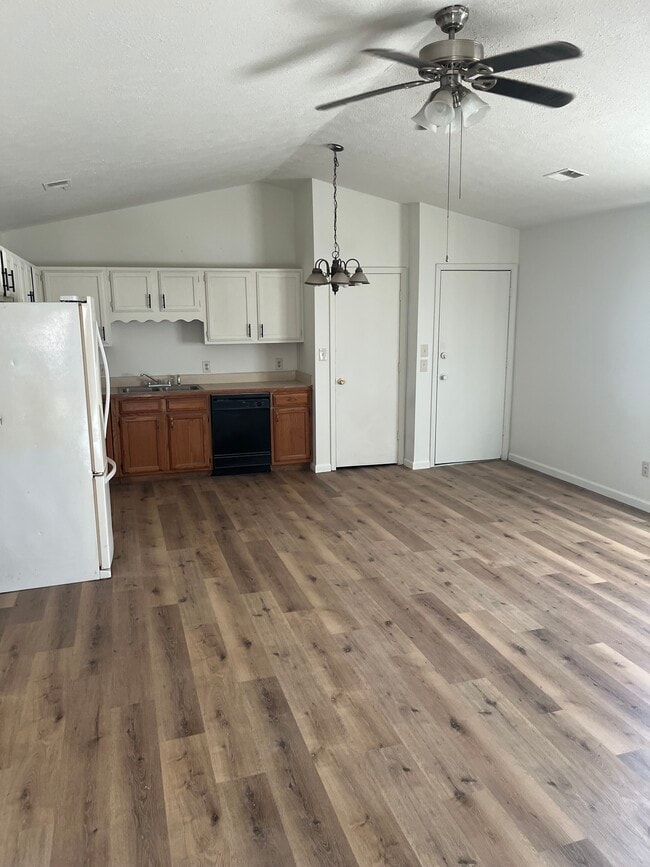 5120 Virginia Dr, Unit 5120 Virginia Dr in Newburgh, IN - Foto de edificio - Building Photo