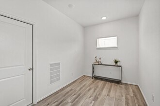 1404 Wycliffe Dr in Houston, TX - Building Photo - Building Photo