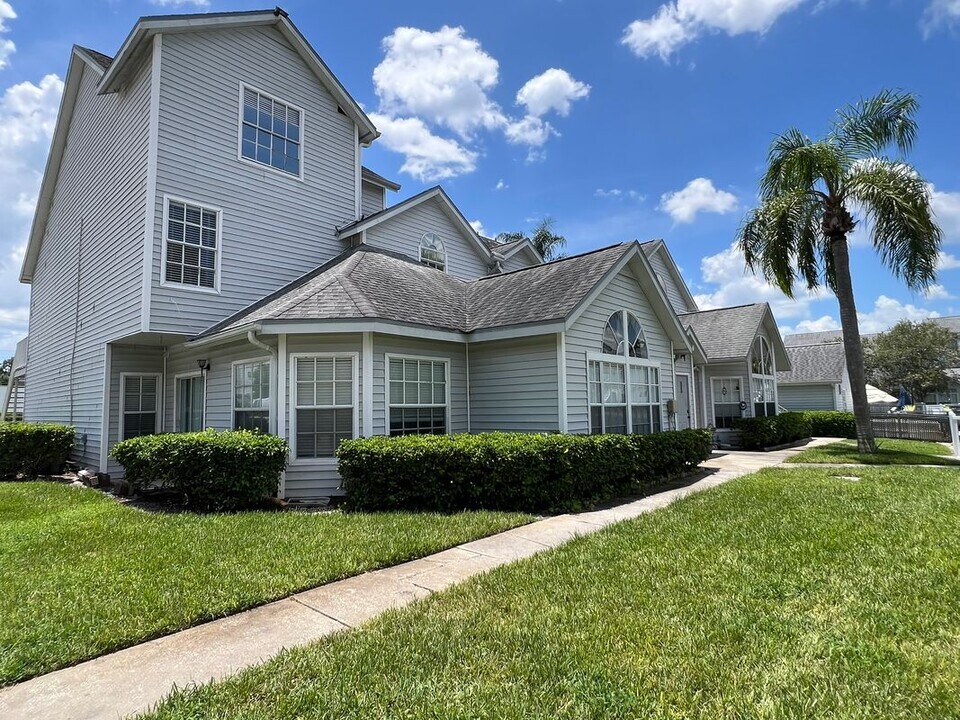 12135 Armenia Gables Cir in Tampa, FL - Building Photo
