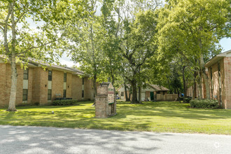 Park Forest Apartments in Liberty, TX - Building Photo - Building Photo