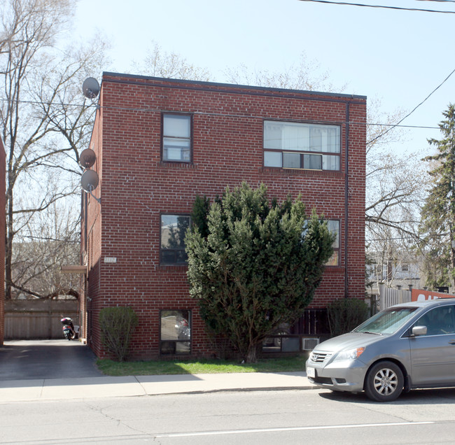 1112 Weston Rd in Toronto, ON - Building Photo - Building Photo