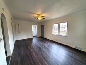 306 Charles St in Waterloo, IA - Building Photo - Building Photo