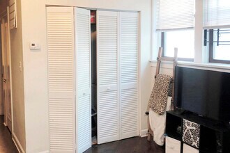 3321 N Lakewood Ave, Unit 3325-Garden in Chicago, IL - Foto de edificio - Building Photo