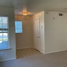 8852 Gemwood Way in Elk Grove, CA - Building Photo - Building Photo