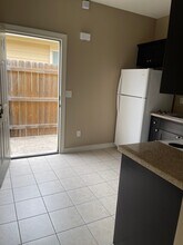 501 E 2nd St, Unit 5 in La Joya, TX - Foto de edificio - Building Photo