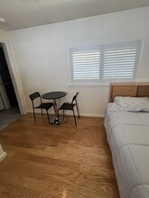 149 Northwood Dr, Unit Tiny House in South San Francisco, CA - Building Photo - Building Photo