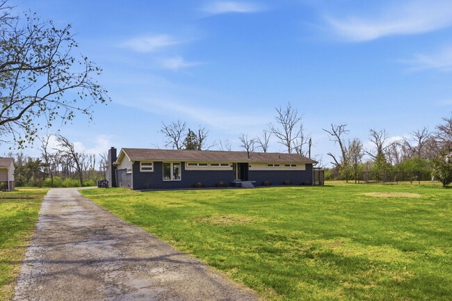 property at 916 Berwick Trail