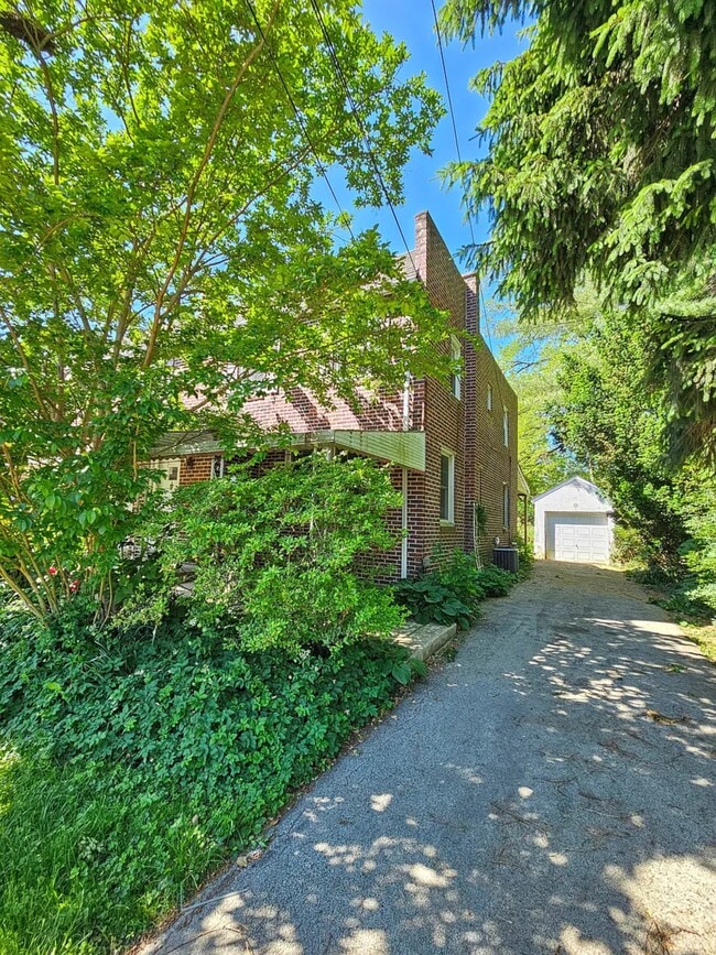 property at 738 E Railroad Ave