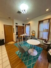 374 North St, Unit 1 in Boston, MA - Foto de edificio - Building Photo